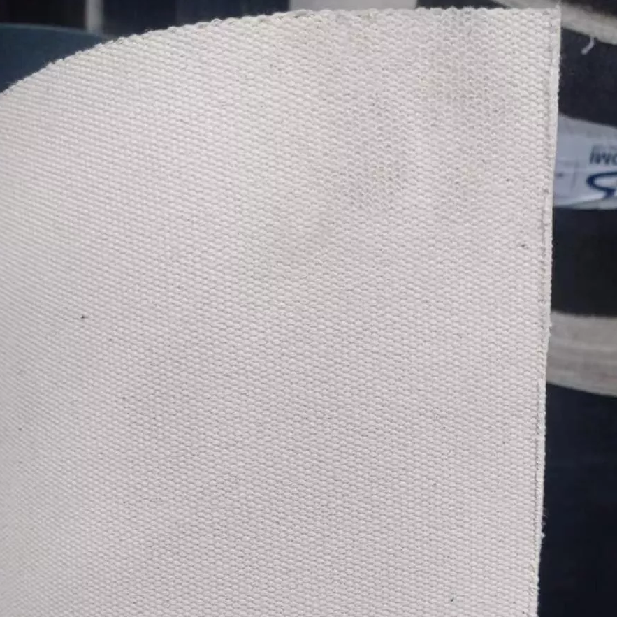 Caldo caliente y cediendo de agua