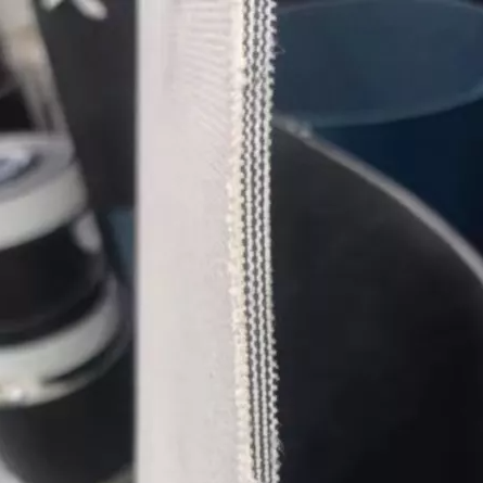 Caldo caliente y cediendo de agua