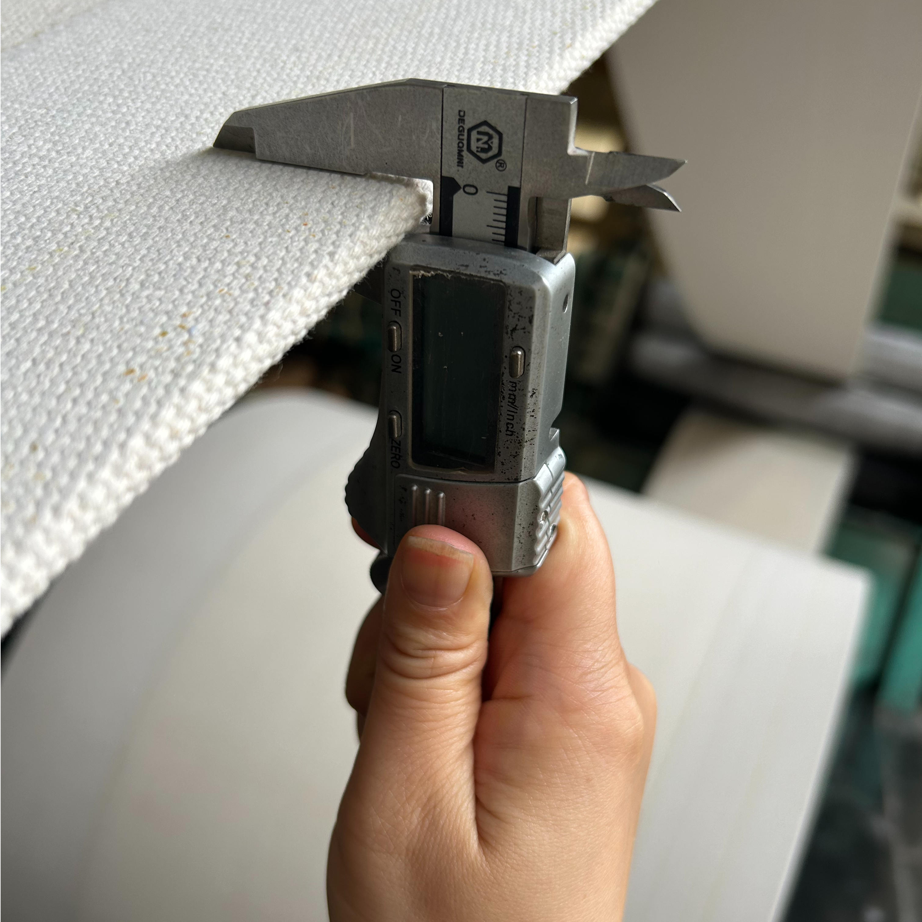 Caldo caliente y cediendo de agua