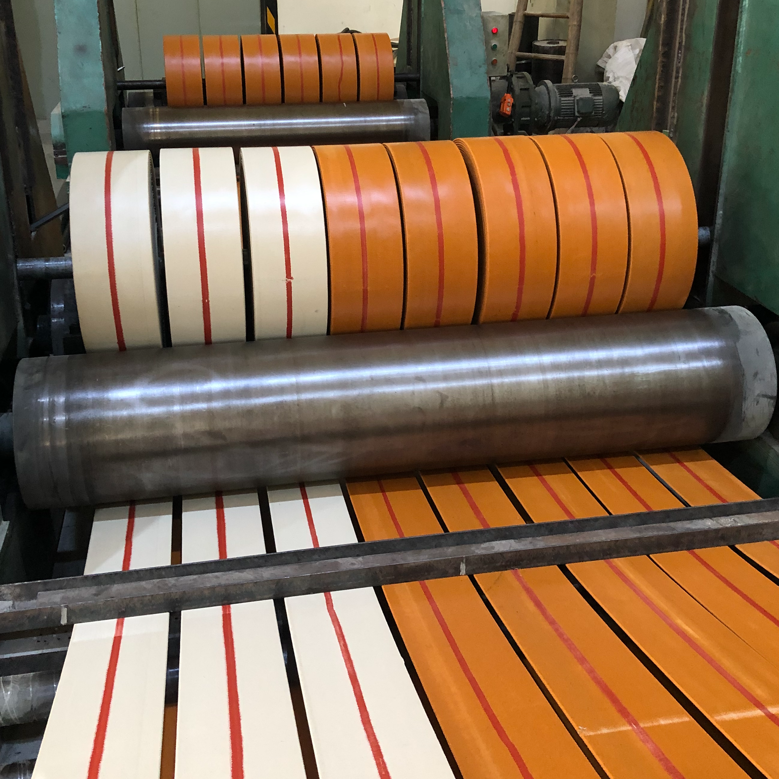 Correa de transmisi&oacute;n plana de borde redondo